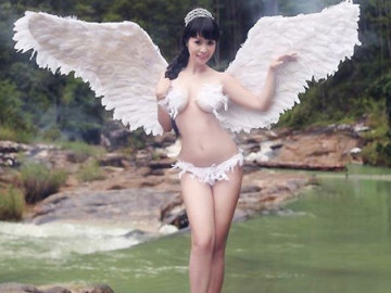 Nữ tác giả truyện 18+ thả dáng nuột như vẽ với áo tắm, xứng danh "bom sex" đình đám một thời