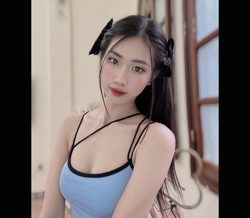 Phạm Thị Ngọc Ánh 22 tuổi đến từ Hà Nam, cô nàng có vẻ đẹp ngọt ngào và trong trẻo được nhiều người biết đến trên mạng xã hội.
