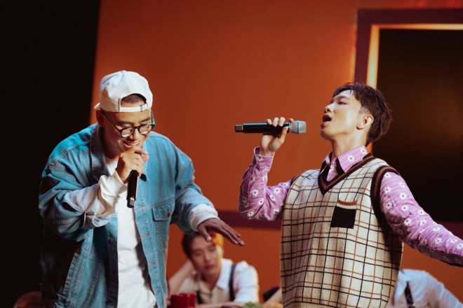 Hoàng Dũng cùng GDucky tạo ra những màn tung hứng duyên dáng bằng âm nhạc. 