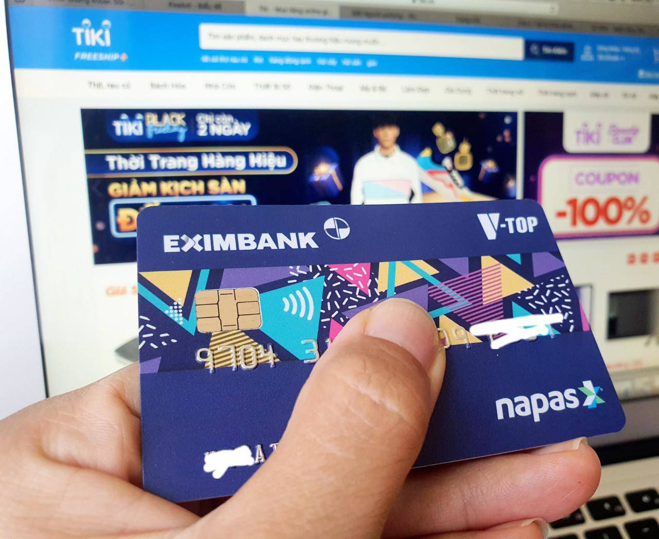 Thẻ ATM gắn chip ở phía trước với công nghệ bảo mật cao hơn, tránh bị sao chép, giả mạo...