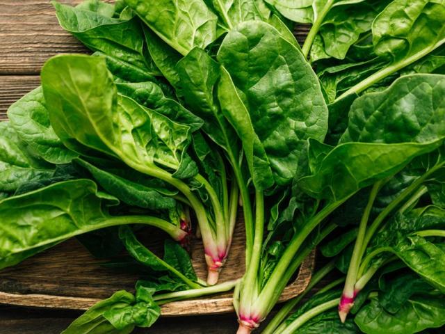 Loại rau có cái tên rất lạ, chị em nội trợ thi nhau làm món ngon, giá 50.000 đồng/kg
