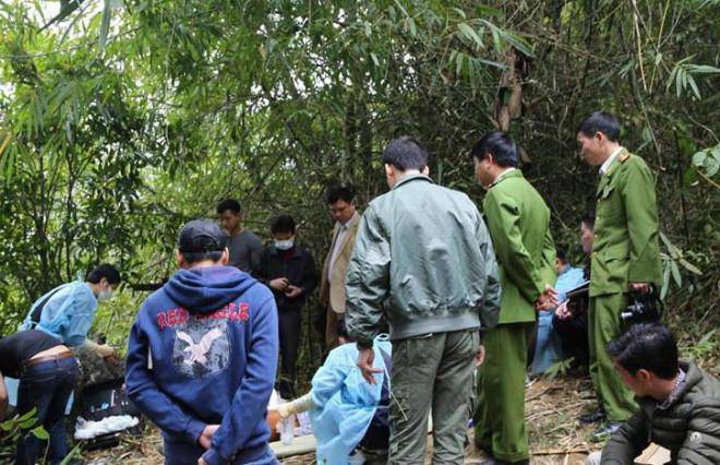 Công an khám nghiệm một vụ án trên núi (ảnh chí có tính chất minh họa)