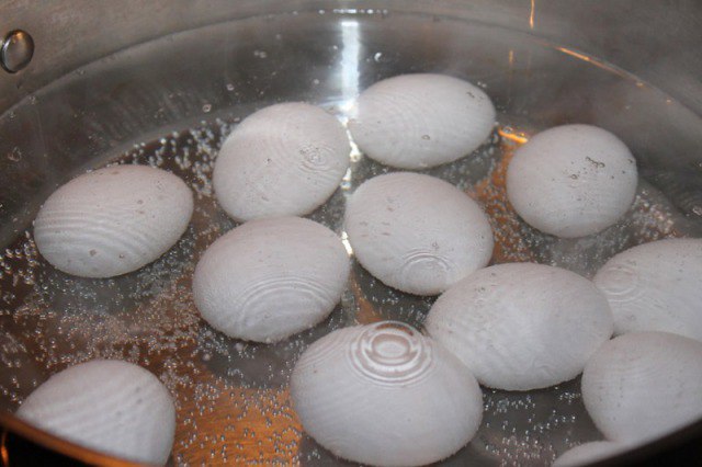 6 sai lầm khiến trứng luộc nứt vỡ, mất chất lại khó bóc vỏ - 2
