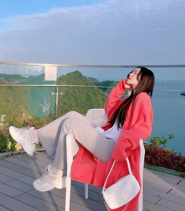 Clip Nhan Phúc Vinh - Quỳnh Kool hẹn hò ở hồ Hoàn Kiếm.