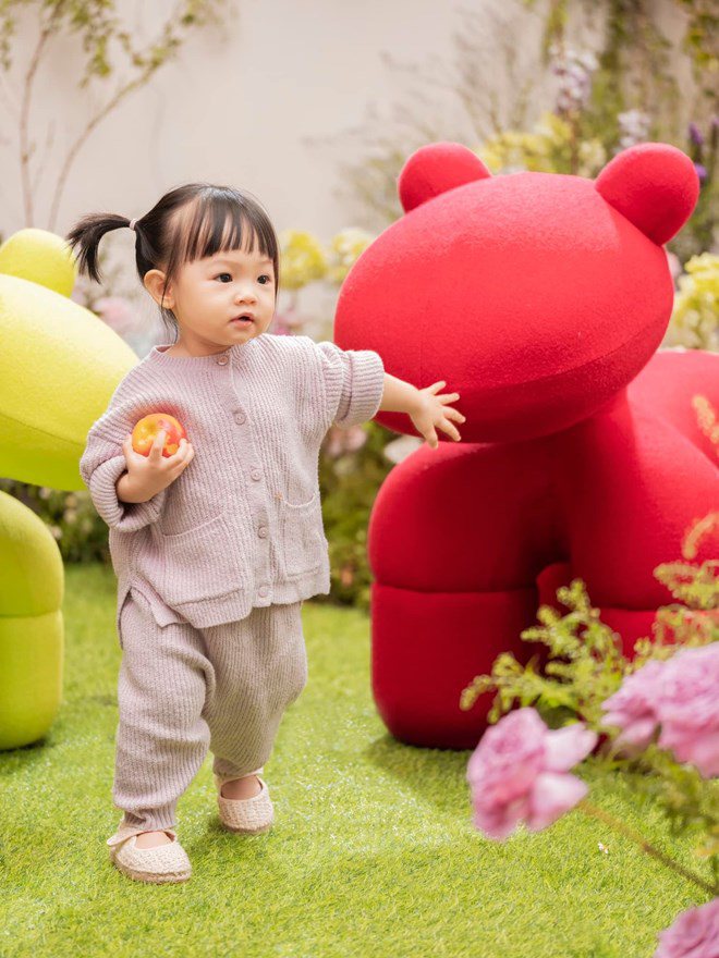 Sao Việt 24h: Loạt biểu cảm cưng xỉu của con gái Cường Đô La làm bố amp;#34;mêamp;#34; không lối thoát - 6