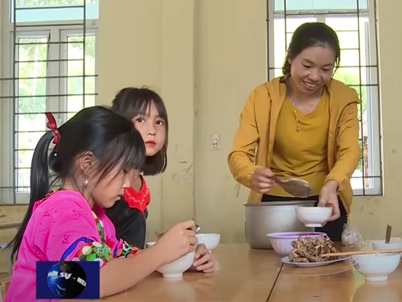 Lên thời sự, bé gái dân tộc ở Thanh Hoá được truy tìm vì ngoại hình tiểu mỹ nhân - 1