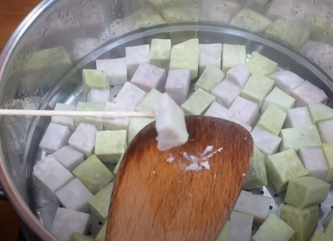 Cách nấu chè khoai môn ngon dẻo ăn bùi bùi cực thích - 3