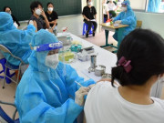 Sức khỏe - Bắc Giang: 4 học sinh sốc phản vệ sau tiêm vắc xin Pfizer, 2 em chuyển tới BV Bạch Mai