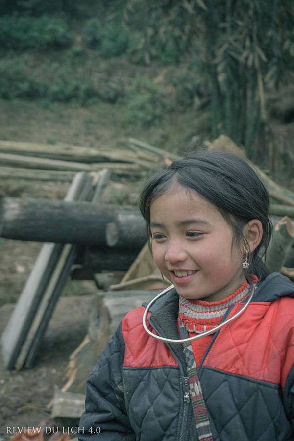 Lên thời sự, bé gái dân tộc ở Thanh Hoá được truy tìm vì ngoại hình tiểu mỹ nhân - 10