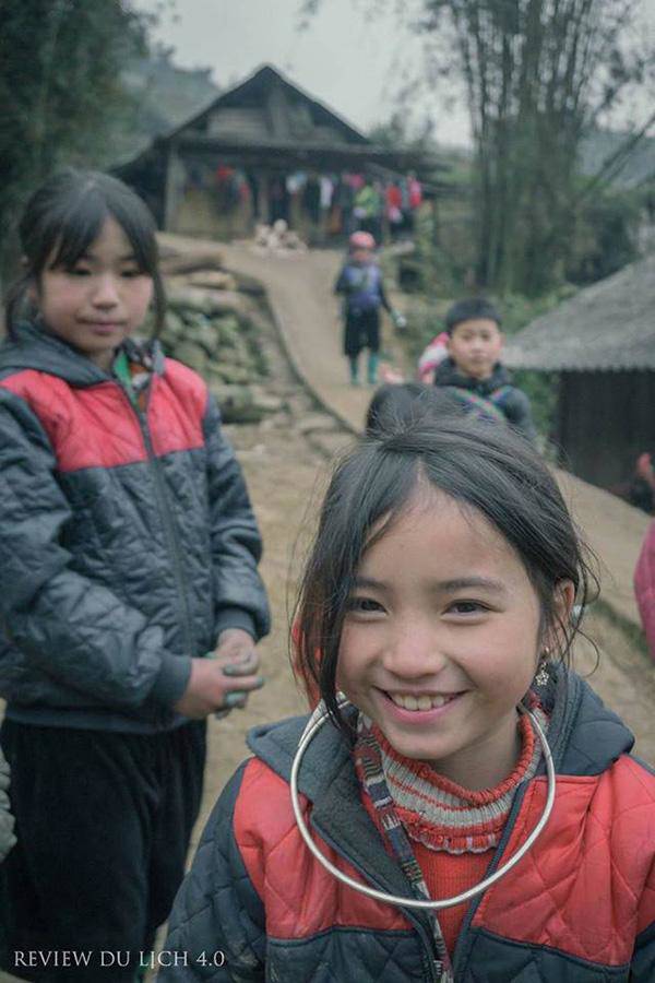 Lên thời sự, bé gái dân tộc ở Thanh Hoá được truy tìm vì ngoại hình tiểu mỹ nhân - 9