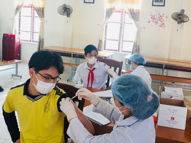 Trường THCS Tràng Cát hoàn thành việc tiêm chủng vaccinne ngừa COVID-19 cho học sinh trong trường