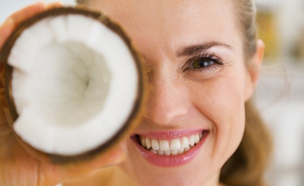 Tác dụng của dầu dừa với sức khỏe răng miệng đã được nghiên cứu chứng minh. (Ảnh minh họa)