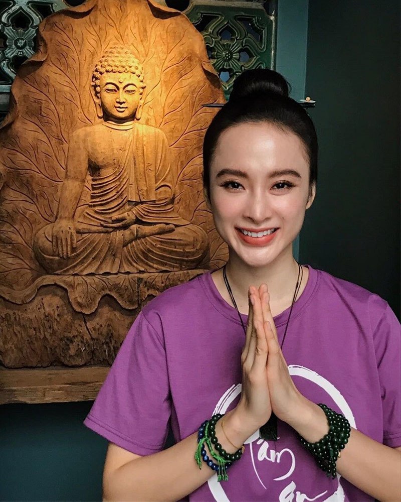 Năm 2015, Angela Phương Trinh rời showbiz, hướng về Phật pháp. Khán giả lúc ấy cho đó là chiêu trò. Gần đây, cô bị 'ném đá' vì phát ngôn dùng địa long (giun đất) chữa bệnh trong đó có COVID-19, bị phạt 7,5 triệu đồng vì đưa tin sai sự thật.

