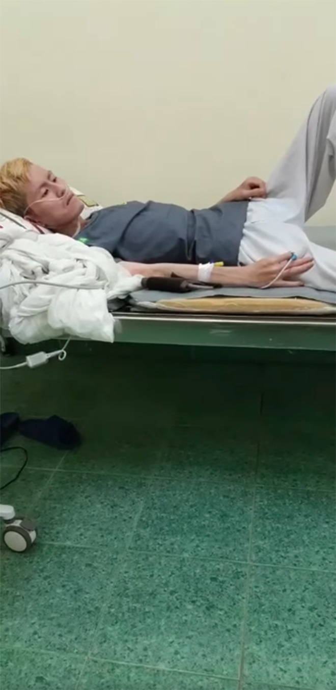 Ca sĩ Chí Thành mắc viêm gan B, bị tổn thương phổi và suy dinh dưỡng nặng, hiện tại bị nhiễm COVID-19.