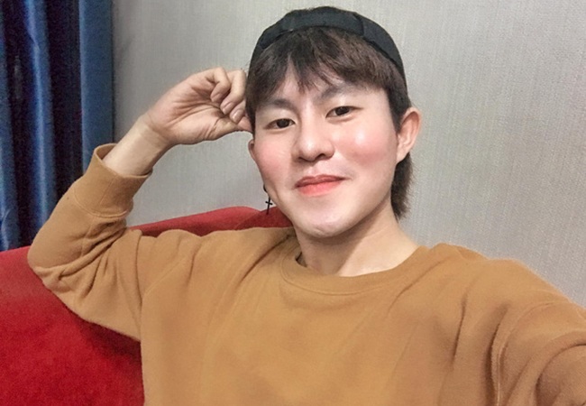 Nam ca sĩ có hoàn cảnh khó khăn, từng phải xin xuất viện dù bệnh nặng .