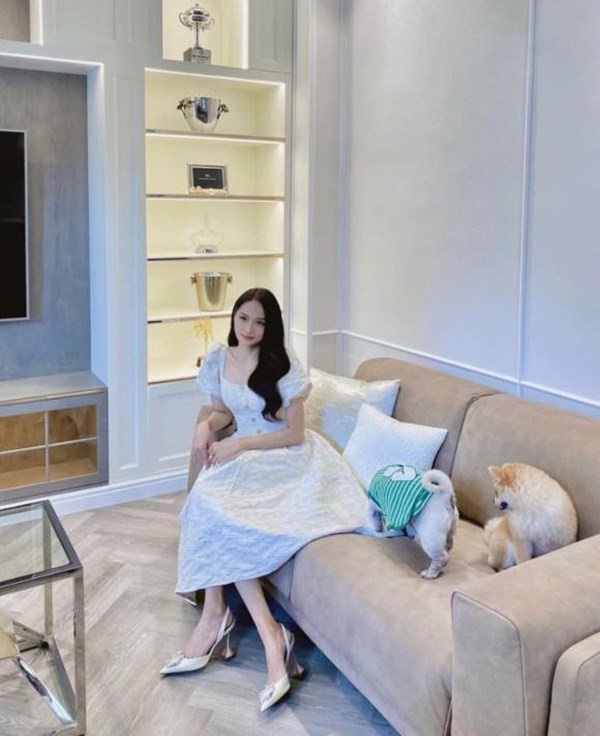 Hoa hậu chuyển giới Hương Giang khoe trọn biệt thự đắt đỏ, bên trong có cả thang máy - 4
