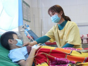 Sức khỏe - Con đau bụng 2 tuần mẹ nghĩ rối loạn tiêu hóa, tới viện phải vào mổ ngay vì bệnh hiếm