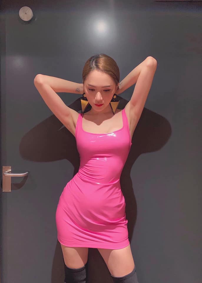 Body thon gọn, nhỏ bé đến khó tin của Hương Giang đúng là rất dễ bị nghi ngờ.