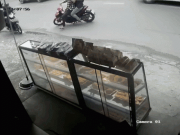  Clip: Trinh sát hình sự chặn xe, tóm gọn 2 tên cướp như phim hành động 