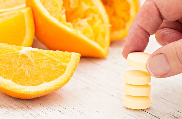 Vitamin cũng hại gan nếu lạm dụng, 4 loại vitamin nên cân nhắc kẻo không gánh được hậu quả - 2