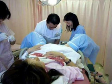 Anh chồng đòi vào xem cảnh nhạy cảm của em dâu, thái độ của người chồng mới sốc