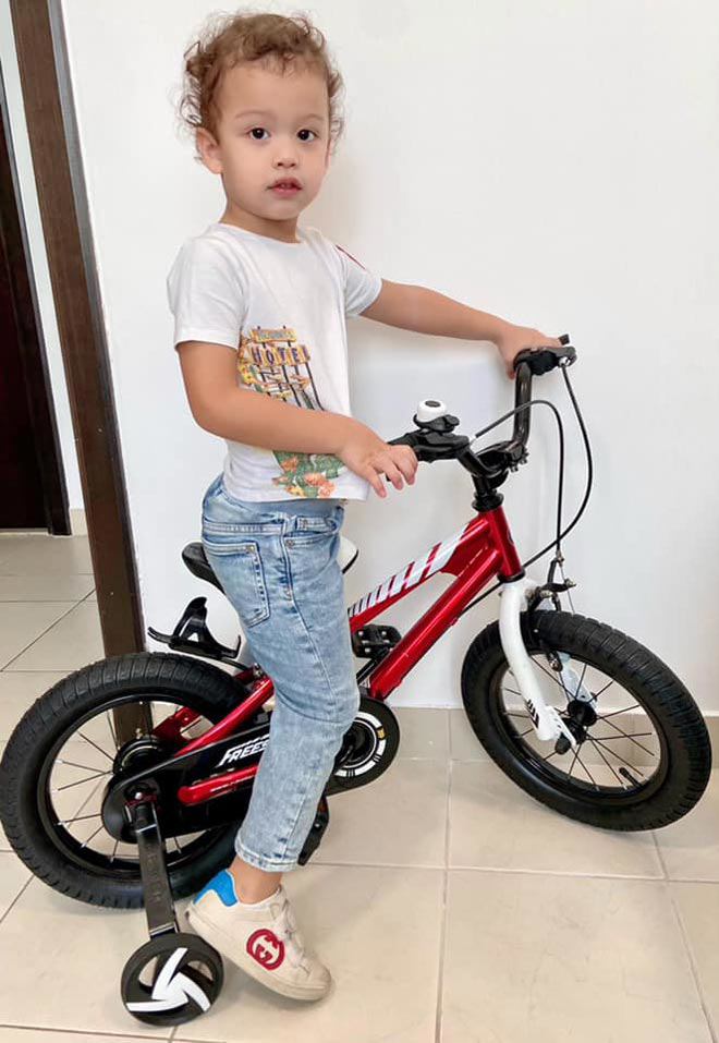 Con trai của nữ người mẫu - bé Mao Mao sở hữu vẻ ngoài lai vô cùng đáng yêu.