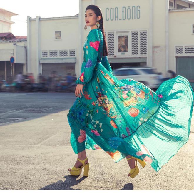 Thần thái chuẩn mẫu của Kha Mỹ Vân.