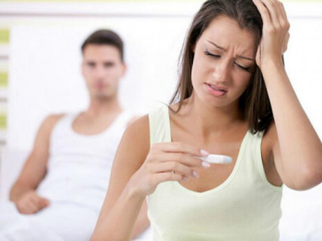 Chồng lâu mới về, cô giáo trẻ quan hệ vào ngày “đại kỵ”, vội nhờ bác sĩ tư vấn