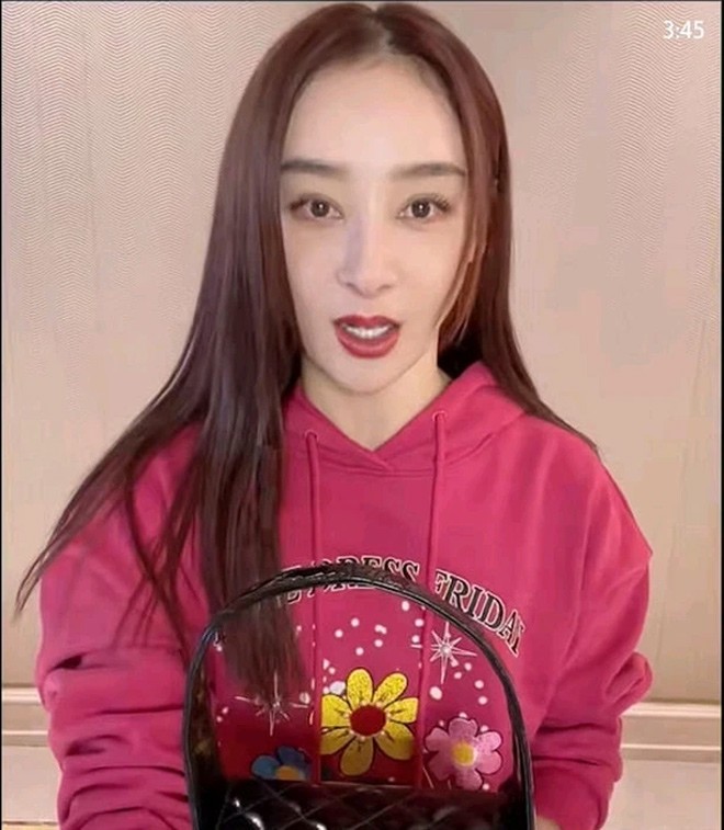 Viên San San gương mặt biến dạng khó nhận ra.