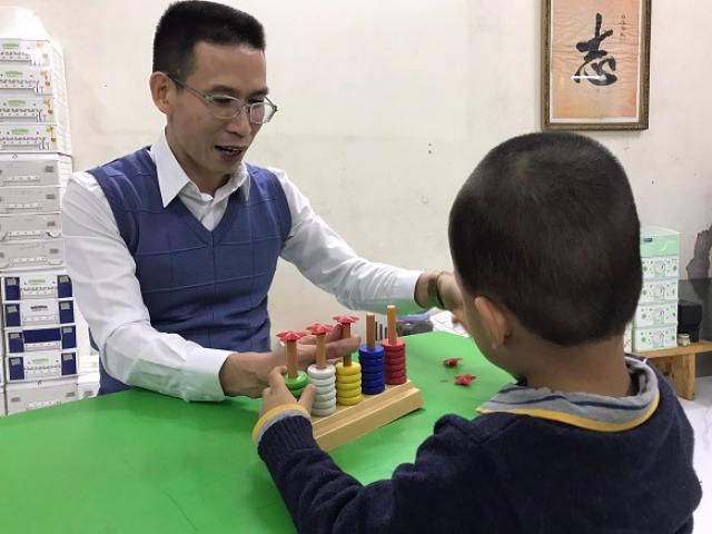Dịch bệnh mẹ ở chỗ làm, khi về phải ôm con 2 tuổi đi khám vì ngôn ngữ bất thường
