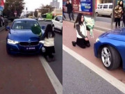 Tin tức - Cô gái quỳ trước xe BMW hét: "Em yêu anh, không yêu tài sản", chàng trai phản ứng bất ngờ