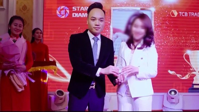 Đối tượng thường xuyên cập nhật hình ảnh hào nhoáng để lừa đảo người chơi