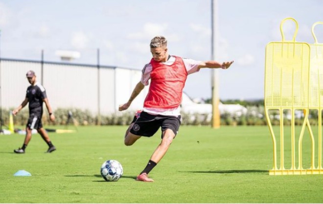 Romeo là người duy nhất trong 3 cậu con trai nối nghiệp bố.