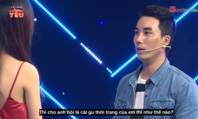 Anh chàng hỏi cô gái về gu thời trang.