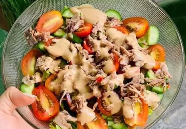 4 cách làm salad cá ngừ ngon bổ dưỡng đơn giản tại nhà - 3