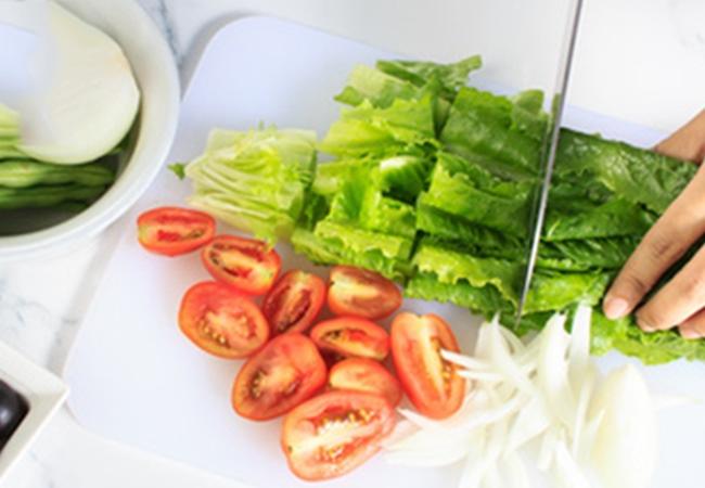 4 cách làm salad cá ngừ ngon bổ dưỡng đơn giản tại nhà - 6