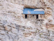 Xem ăn chơi - Nơi trú ẩn nguy hiểm nhất thế giới, sơ sẩy có thể rơi thẳng xuống vực thẳm