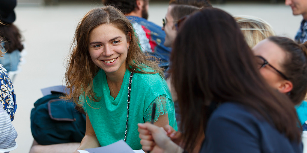 4 mẹo tâm lý giúp bạn trở nên dễ mến hơn - 2