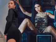 Thời trang - Cô giáo hoa hậu Thuỳ Tiên diện váy ngắn tạo dáng táo bạo, khoe làn da bánh mật nuột nà