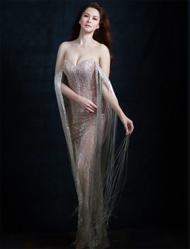 Marian gây sốt với bức ảnh khoe body, o ép vòng 1. 