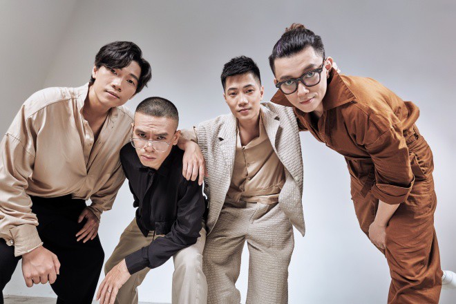 Quang Minh - Đức Tùng - Tùng Lâm - Tùng Linh chia sẻ rằng lời chào lần này ngoài việc thoả mãn được 2 yếu tố nghe và nhìn, còn là món quà của OPlus để xua đi những u ám, tiêu cực bủa vây chúng ta suốt thời gian qua.