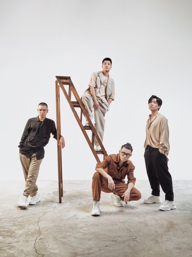 emBay đi trong ban mai/em mang theo những thử thách và kỳ vọng không nhỏ về một OPlus bứt phá hơn.