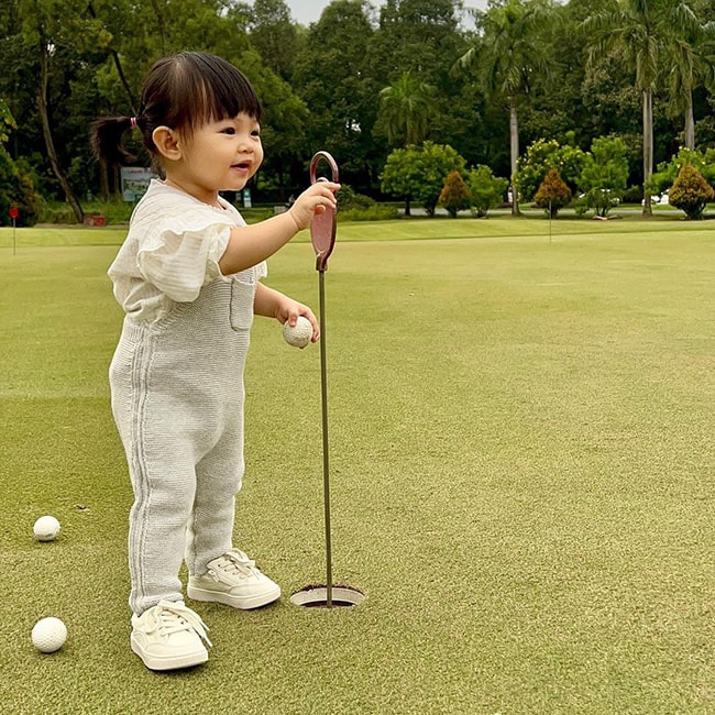 Con gái Cường Đô La khoe góc nghiêng mỹ nhân, ra dáng thiếu nữ, tiểu thư đài các - 11