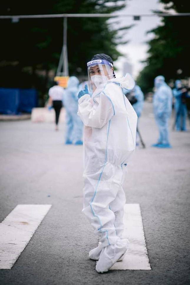 Phương Thanh từng phải nhịn ăn uống vì sợ làm phí bộ đồ bảo hộ - 3