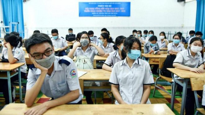 Hà Nội chỉ cho học sinh khối 12 đi học trực tiếp từ ngày 6/12