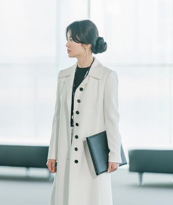Diện đồ công sở sang chảnh trong phim mới, Song Hye Kyo gây sốt vì style đẹp chuẩn nữ thần - 4