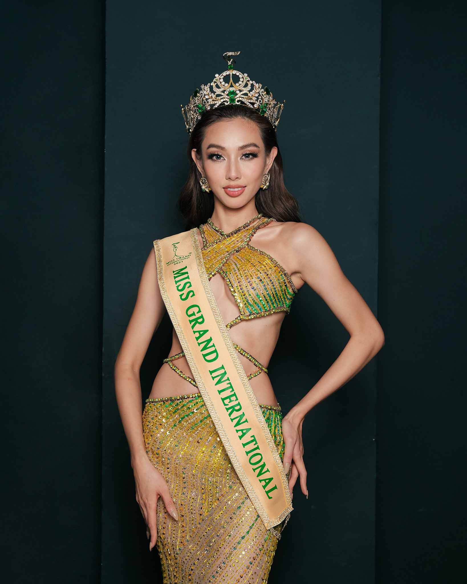 Hình ảnh chính thức của Tân Hoa hậu Thuỳ Tiên trên trang fanpage của cuộc thi hiện đang gây bão.