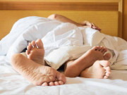 Sức khỏe - Một tháng "yêu" 10 người, cô gái giật mình khi thấy dấu hiệu lạ ở quần lót vội đi khám