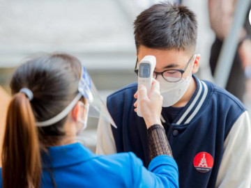                               Nhiều trường thông báo lùi thời gian học sinh đi học lại ngày 6/12, vẫn tiếp tục học online 