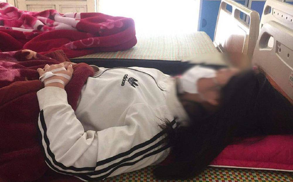 Nữ sinh M. thời điểm ở viện. (Ảnh: Đ.H)